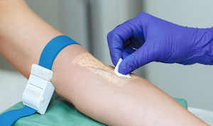 كيف يمكن لجهاز تحديد الأوردة أن يكمل سير العمل في مجال طب العيون ومعدات التصوير؟